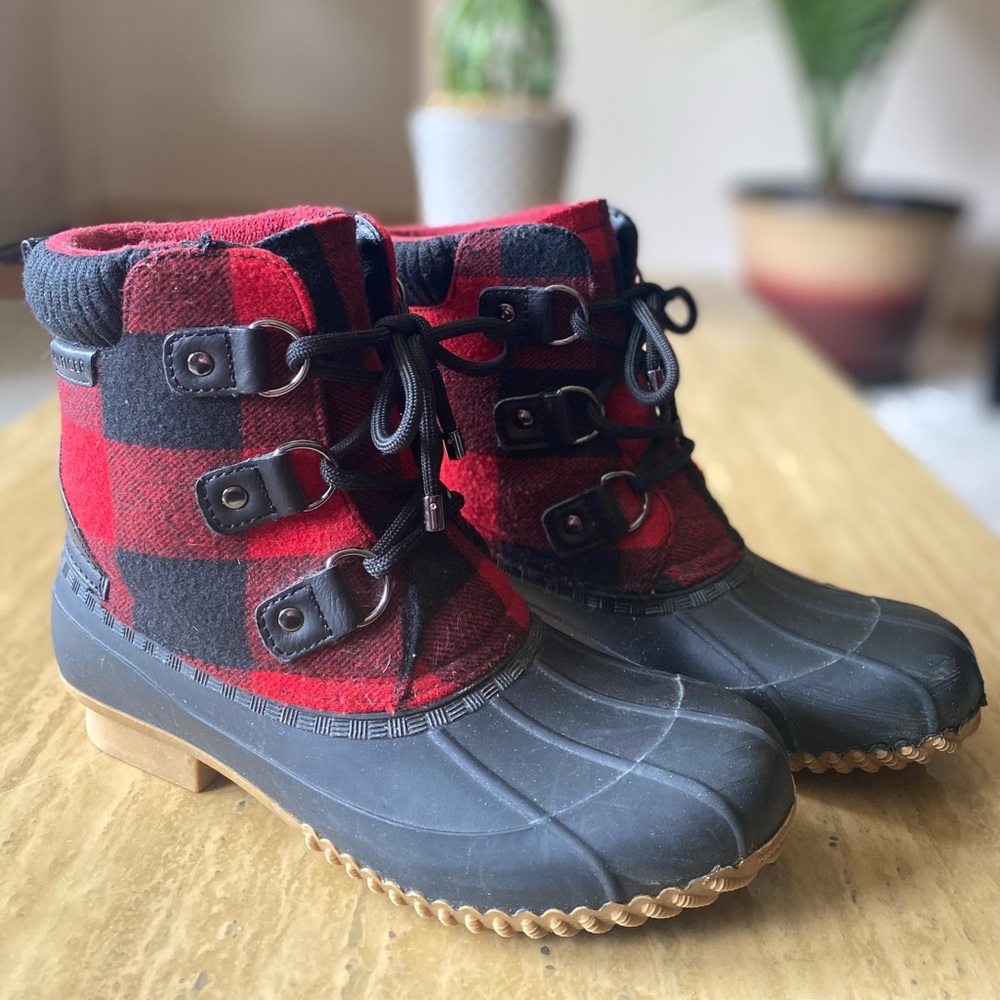 Tommy Hilfiger Duck Boots Size 7